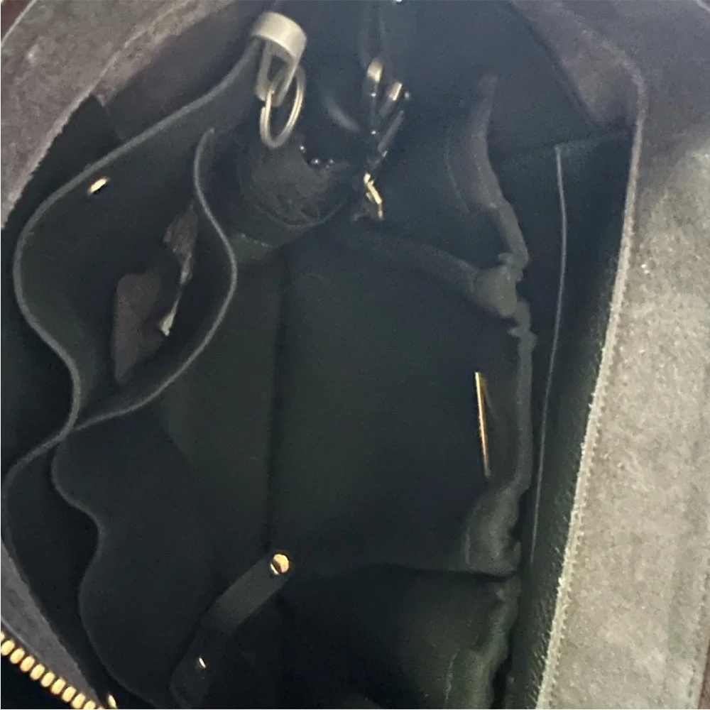 Cuyana Tall Easy Zipper Tote Black with Tall Easy Tote Insert - Picture 14 of 14